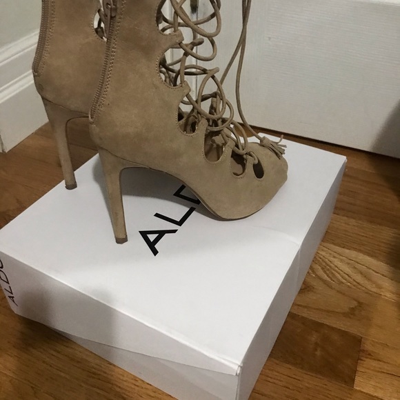 Also heels size 8 - Picture 5 of 8